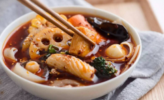知名麻辣燙出現(xiàn)食品安全問題，如何保障吃的安全？